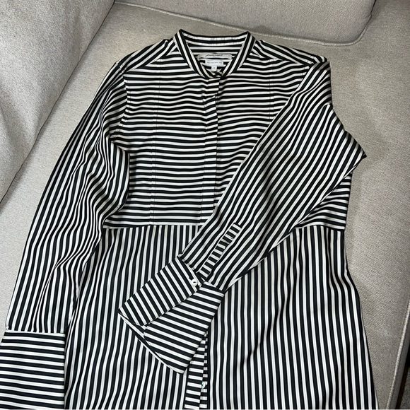 Foxcroft Tops - Foxcroft NYC Heritage Long Tunic Blouse Black And White Striped Size 4  NWOT